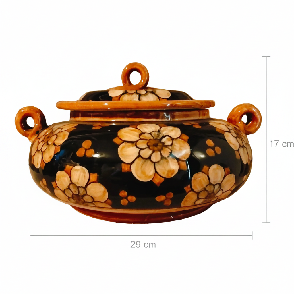 Discover this authentic Deruta majolica tureen, hand-painted by artist Michela with the vibrant Tappeto di Margherite floral motif. 17 cm height, 29 cm diameter.