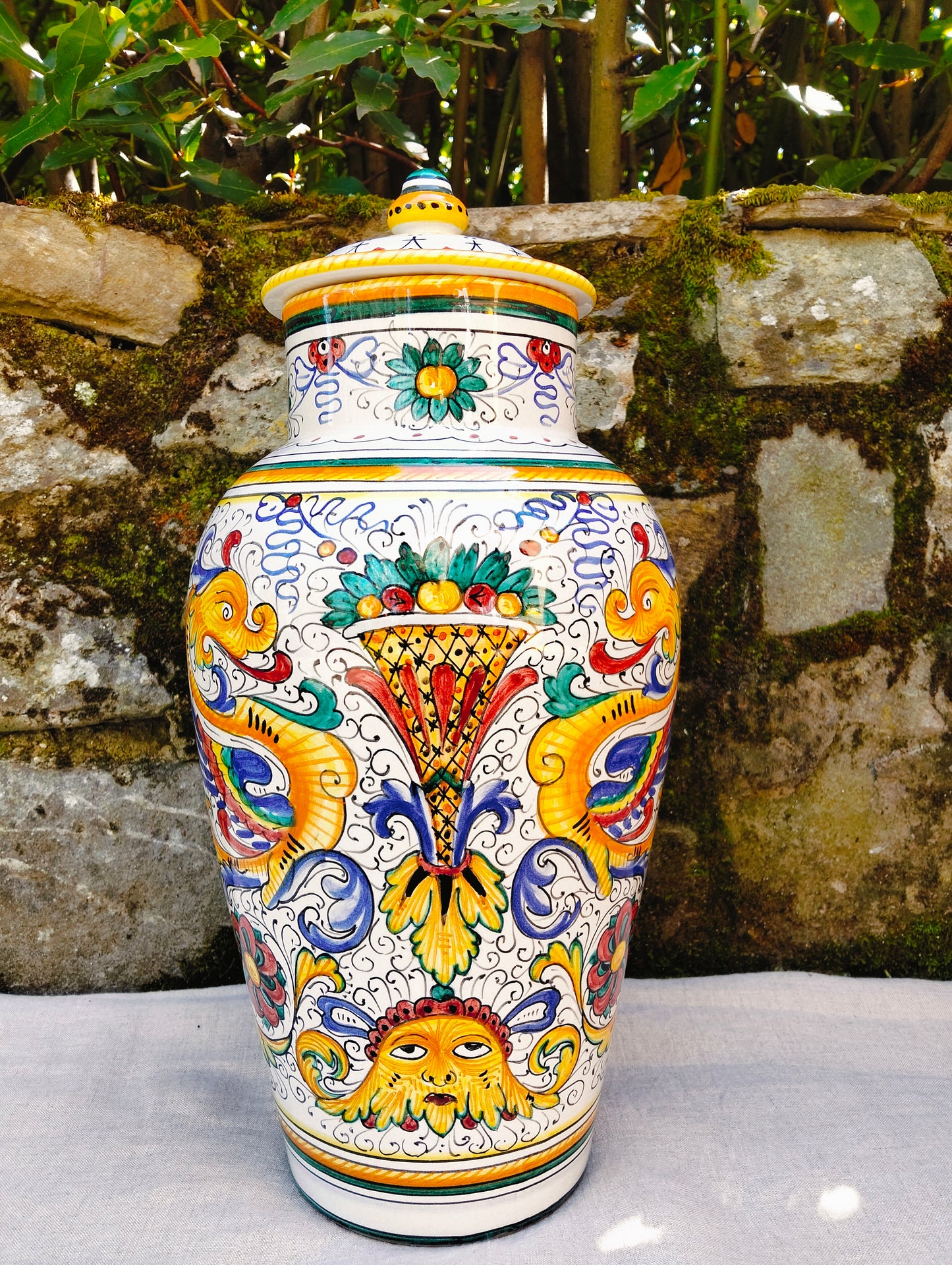 Large Deruta Ceramic Vase with Lid – Hand-Decorated in the Raphaelite Style | 40 cm