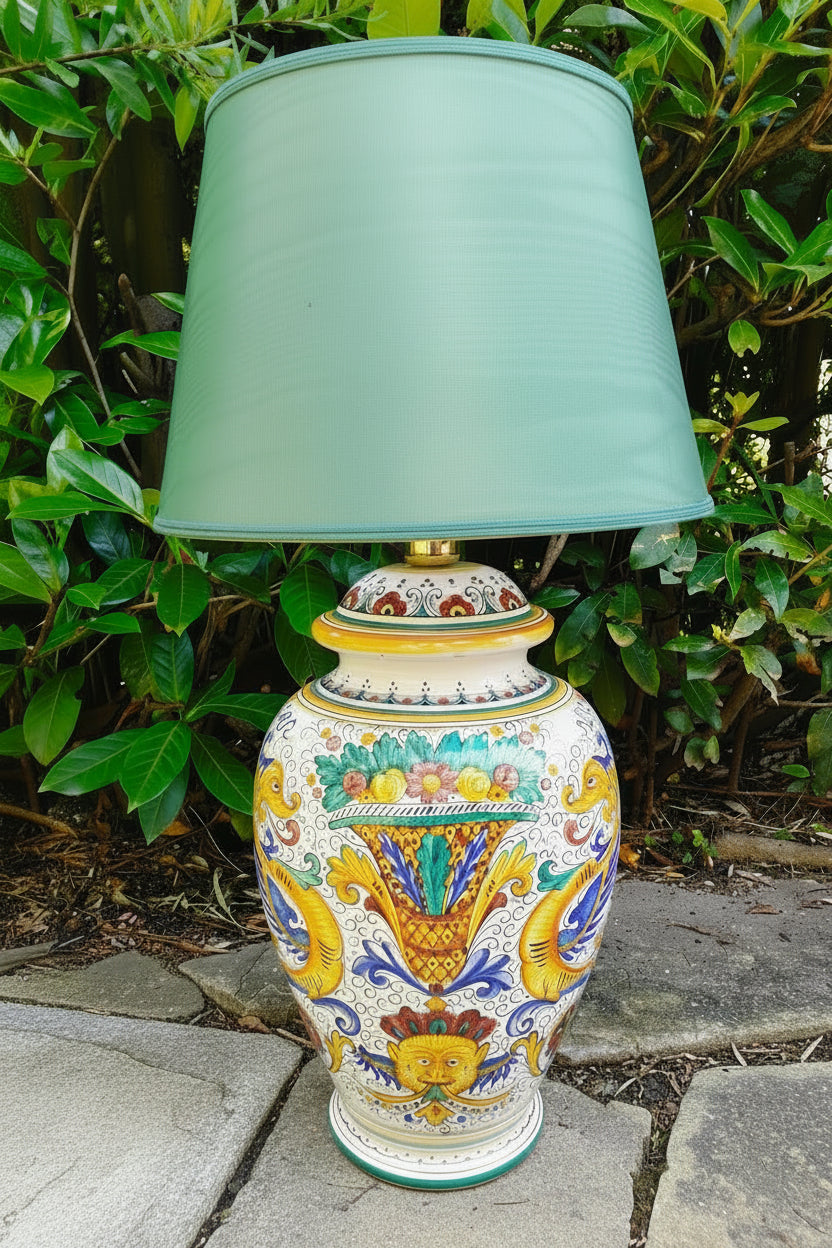 Lampada in ceramica di Deruta, in stile Raffaellita, alta 41 cm