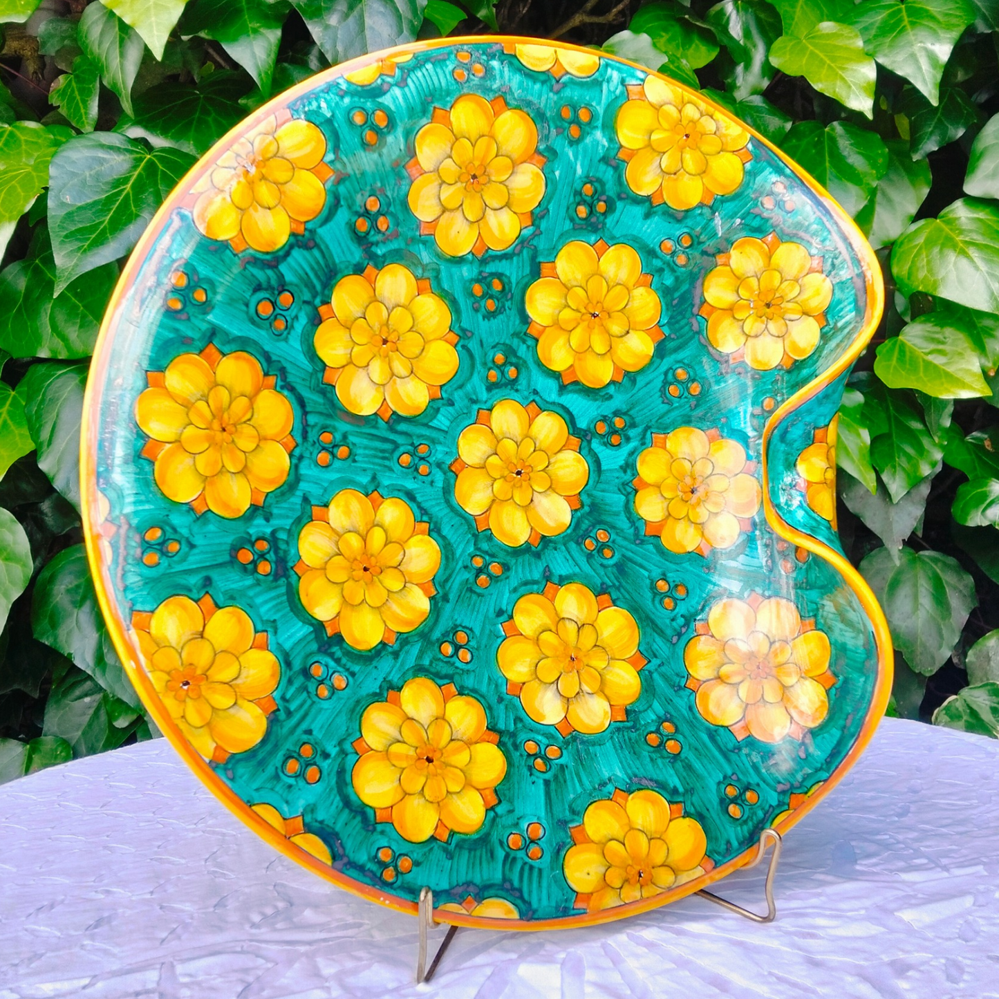 Hand-Painted Deruta Ceramic Plate 40.5 cm – Yellow Flowers on Turquoise Backround - Signed Michela | Anna & Co.